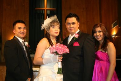 DI GEREJA
GROOM'S MAN (STEVE), BRIDE, GROOM, BRIDE'S MAID (INDRI)
