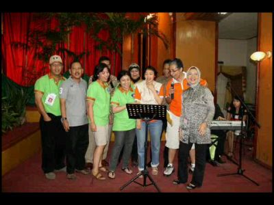 "Pertemuan" MelRosE @ Ogan - Plaju 15 Mei 2010
Fikri-......-Tintin-Tetty-Ciska-Maya-Gema
Blk : Taufiq-enny-Dayat
