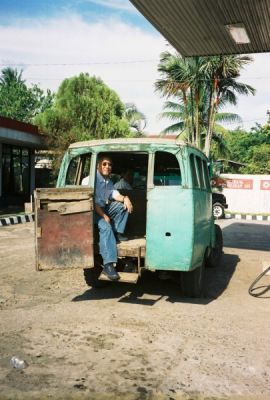 Oplet dari Palembang jaman dulu
Kebetulan ketemu di Ladang di pompa bensin antara Plaju-Baguskuning.
