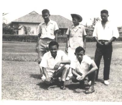 Budak Bagus Kuning Masa Gus Vogelsang
Kak Gus nanyo, apo ada yang pacak nyirenin yg di foto ini? 
