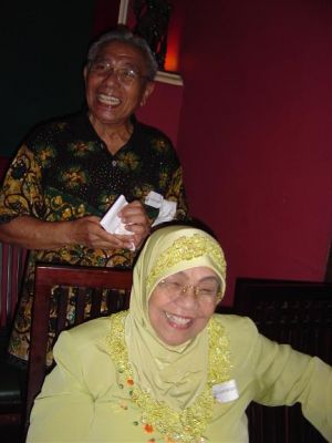 Bp & Ibu Alamsoeddin
Keywords: keluarga