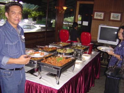 Robby siap2 nak makan....ronde pertama
Keywords: keluarga