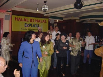 Bang Zali dak tahan lagi nak melok goyang jugo...
Keywords: keluarga