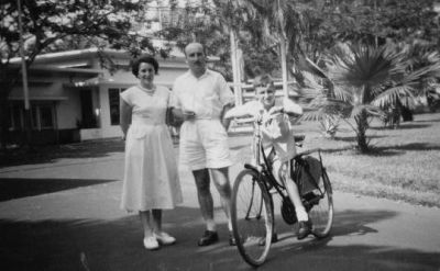 Family P. Heijman
Didepan Pesanggrahan/Hotel Plaju th 50-an
Keywords: keluarga