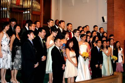 Pengantin samo kawan kawan (di gereja)
