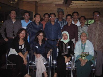 Depan : Ki-Ka : Inneke, Anita, Ninin, Frida
