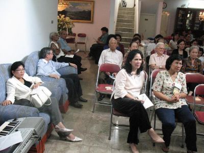 Ibadah Paskah exPlaju 2007
Sebagian dari para tamu khusuk mengikuti ibadah Paskah
Keywords: keluarga