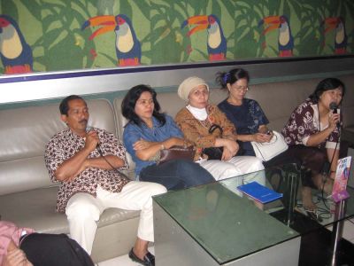 REUNIAN SALSA DI YOGYA
Ki-Ka: Yono, GL, Frida, Yenny, Lies
