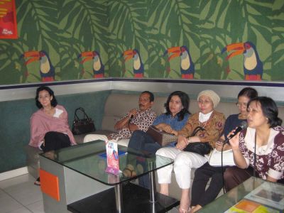 REUNIAN SALSA DI YOGYA
Ki-Ka:Ceri, Yono,GL,Frida,Yenny,Lis
