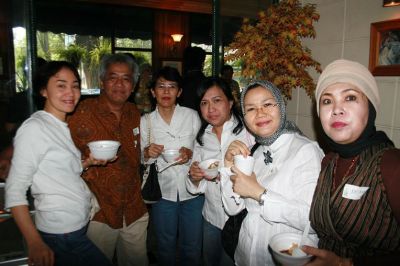 Melros & Abuba
Ki-ka : Sisca, Djarot, Indahwati, Tina, Gema. Desma
Keywords: keluarga