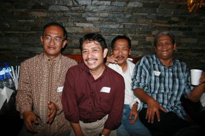 Ki-ka : Rasyid, Sufri, Syaiful, Papa H
Keywords: keluarga