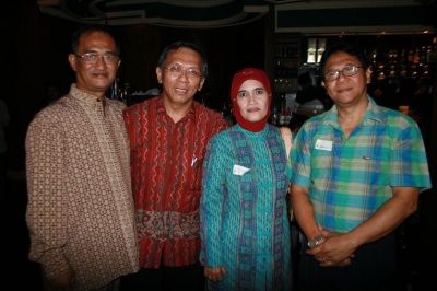 Ki-ka : Rasyid, Ate, Dina & Bambang Boesono
Keywords: keluarga