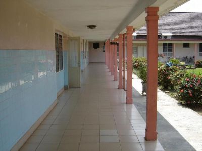 RS Plaju - Mei 2008
Lorong ke bagian rawat inap. 
Bagian sebelah kiri dulu Ruang Bersalin
Keywords: keluarga