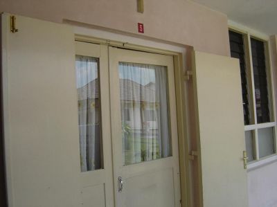 RS Plaju - Mei 2008
Jadoel kamar no. 7 untuk pasien yang abis dioperasi, sekarang jadi kamar no. 5
Keywords: keluarga