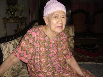 Zr. Aisyah yang sudah sepuh - Mei 2008
Siapo yang langganan klinik RS Plaju dulu, pasti tau samo beliau ini
