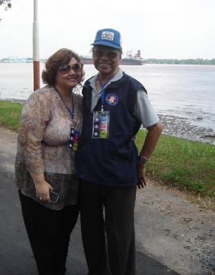 Di pinggir sei Musi - BK
Lala dan Abah tersayang
