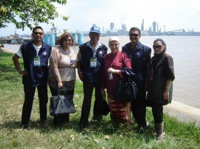 Peserta paling lengkap
H. Madjid Hamid dan keluarga
