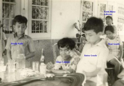 Kumpul2 dirumah jl. Telaga 171 Plaju
Masih kecik2 galo.....Rai2 masih polos...
Keywords: keluarga