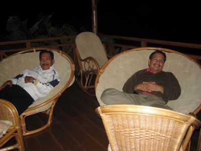 DI CIBODAS
Begadang sampe pagi
