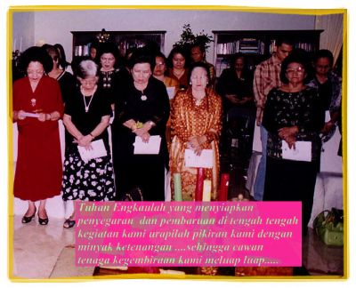 koleksi atoz
para ortu khusuk berdoa
