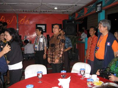 Pak Walikota di Wr. Legenda
